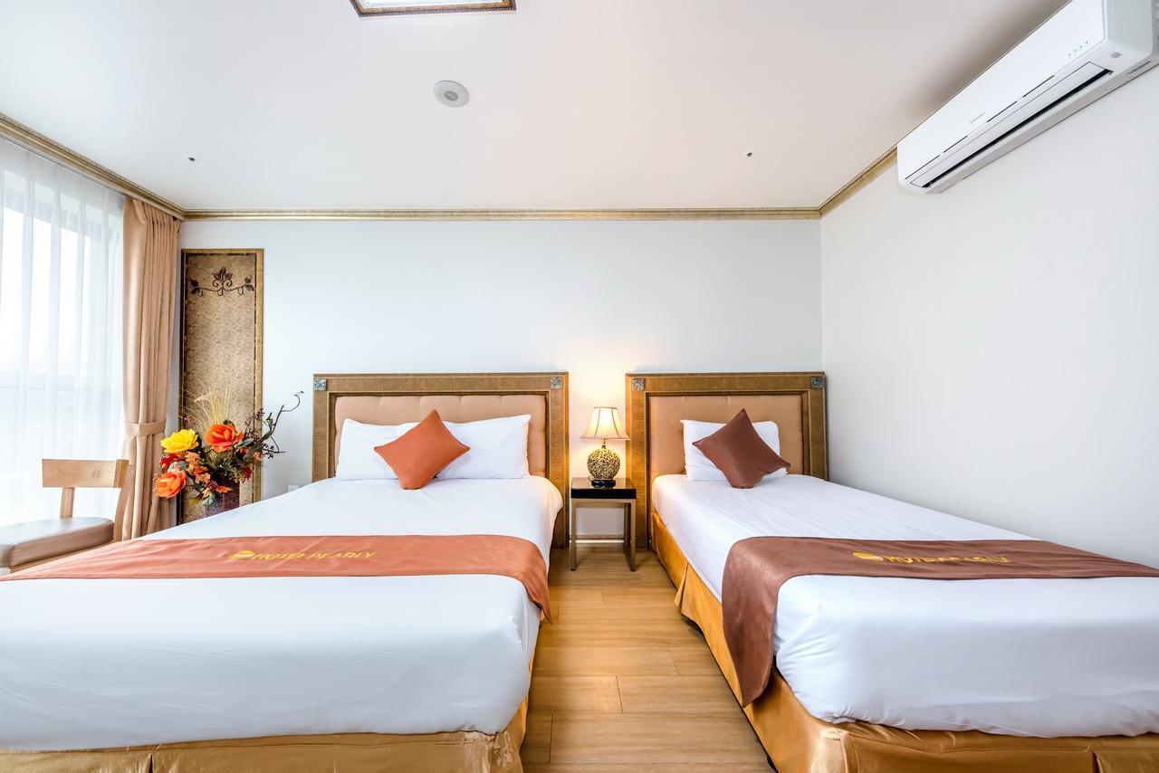 Pearly Hotel Jeju Esterno foto